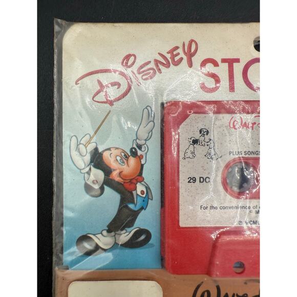 Vintage DISNEY 101 Dalmatians Book on Audio Cassette Read Along Story - Picture 2 of 8